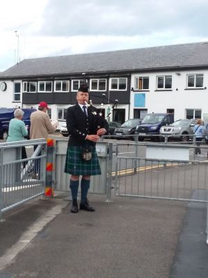 Bagpiper welcomes us to Scotland
